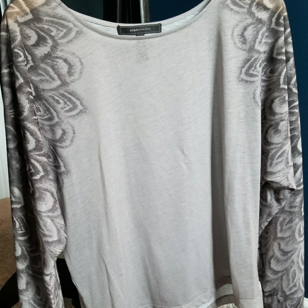 BCBG sheer feather print sheer long Dolmain sleeve